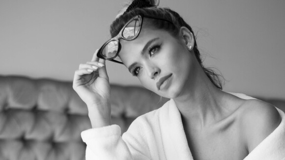 Noiva de Kaká, Carol Dias ganha elogios em ensaio de lingerie:'Beleza imaculada'