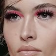 Maquiagem de verão: ponto de cor, em rosa, nos olhos é o destaque da make