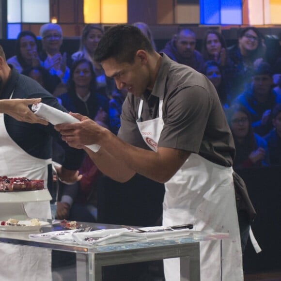 Em 'MasterChef - A Revanche', Thiago, mais conhecido como major, venceu Valter na prova do Cheesecake