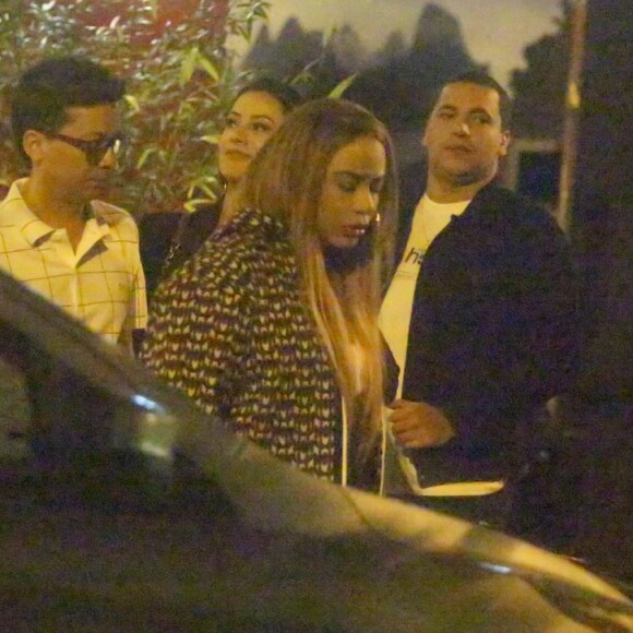 Rafaella Santos mostrou visual com cabelo ruivo ao jantar com Gabi Gol