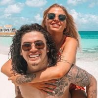 Whindersson Nunes tenta ser 'sexy' e Luísa Sonza diverte fãs em viagem do casal