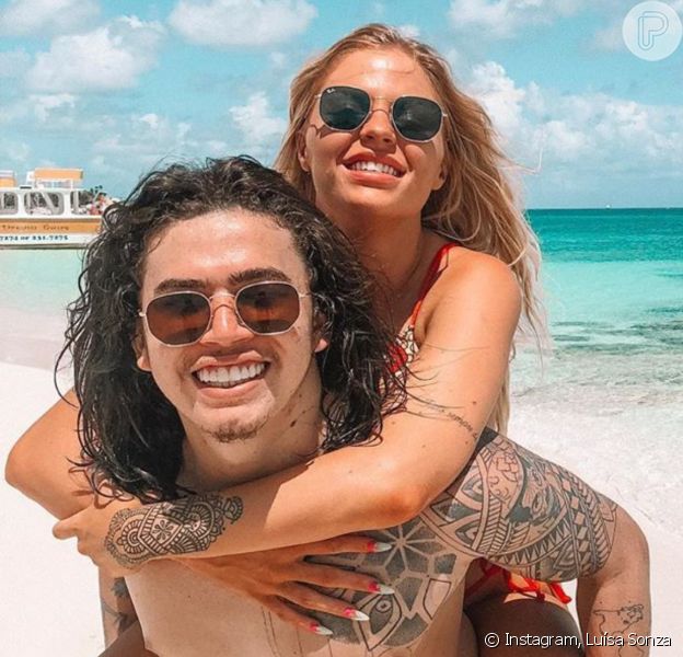 Pé de Luísa Sonza chama atenção em foto de viagem da cantora com Whindersson Nunes. Veja