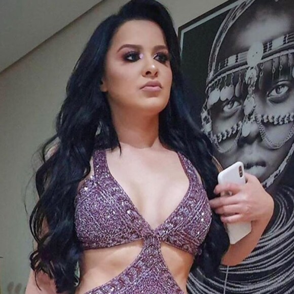 Dupla de Maiara, Maraisa chama atenção por umbigo em look de show nesta quinta-feira, dia 24 de outubro de 2019