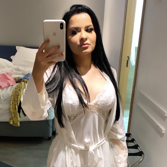 Dupla de Maiara, Maraisa usa top preto com detalhes em look de show nesta quinta-feira, dia 24 de outubro de 2019