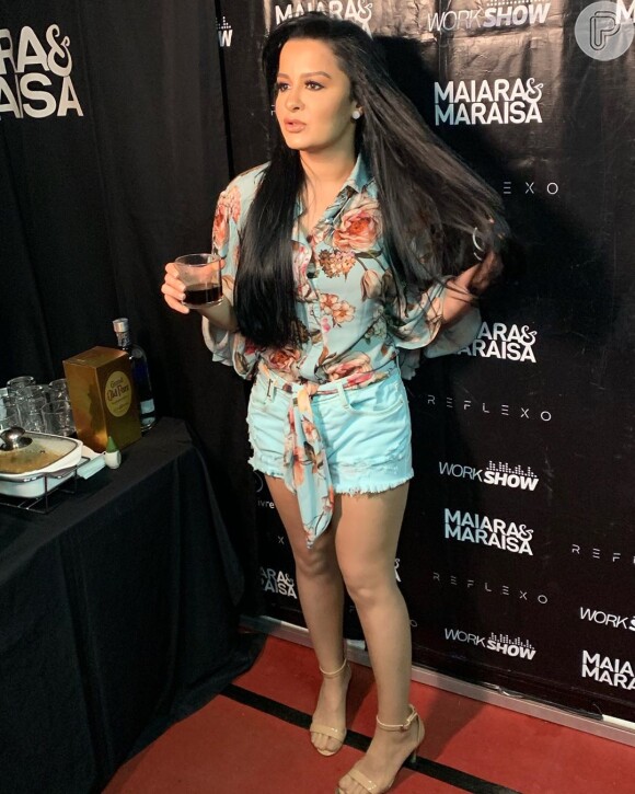 Dupla de Maiara, Maraisa deixa barriga de fora em look de show nesta quinta-feira, dia 24 de outubro de 2019