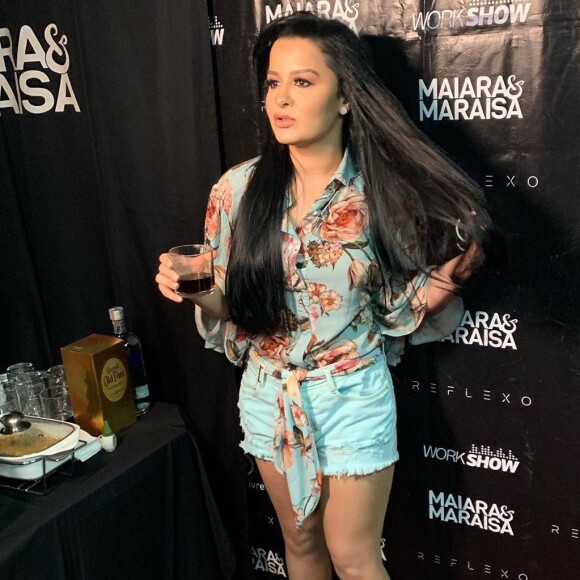 Dupla de Maiara, Maraisa deixa barriga de fora em look de show nesta quinta-feira, dia 24 de outubro de 2019