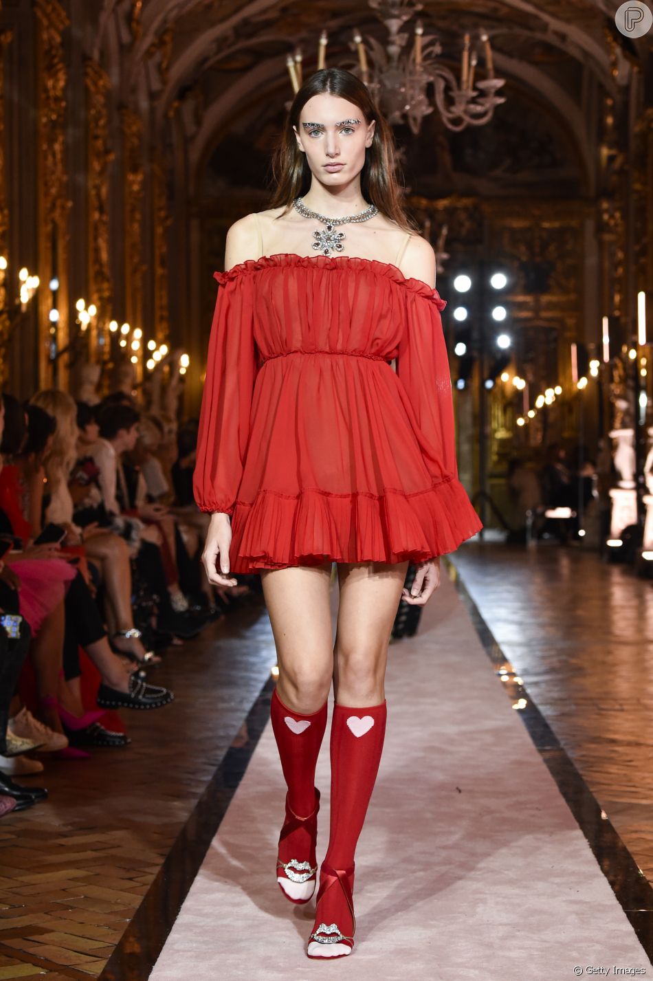 modelo de vestido vermelho curto