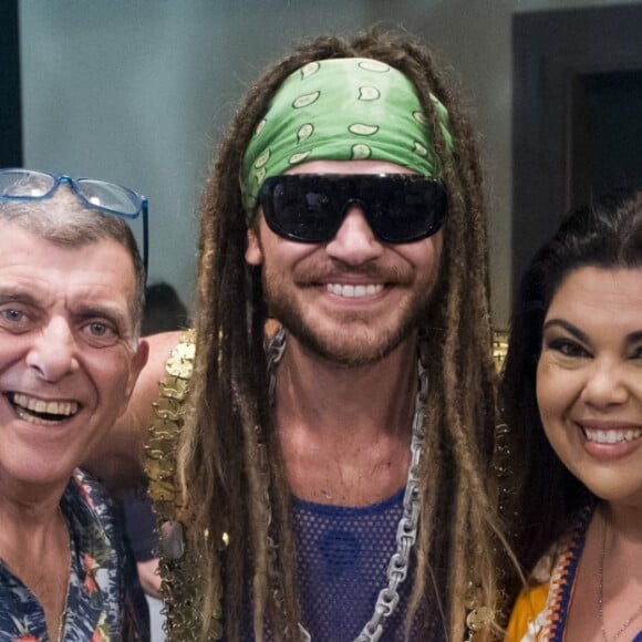 Jorge Fernando com Emílio Dantas e Fabiana Karla nos bastidores de 'Verão 90'