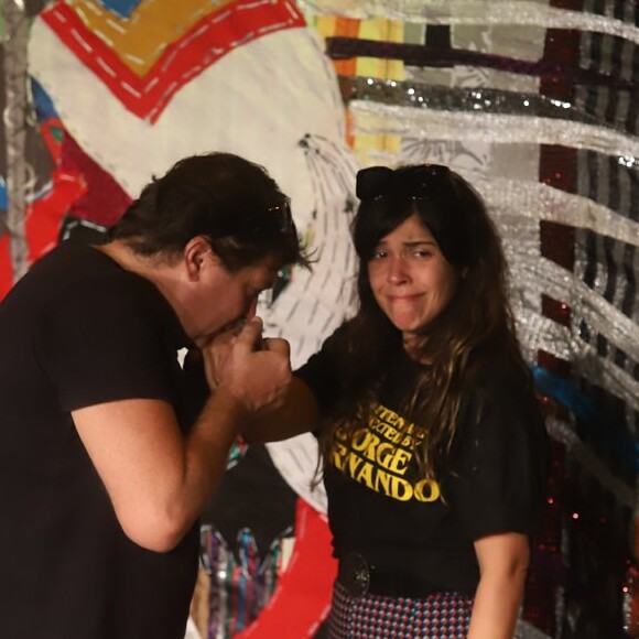 Sobrinha de Jorge Fernando, Maria Carol foi consolada por Roberto Batagglin no velório do diretor e ator: 'Minha avó (Hilda Rebello, mãe de Jorge) está inconsolável'