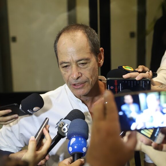 Diretor Guel Arraes velou corpo de Jorge Fernando em teatro do Rio nesta terça-feira, 29 de outubro de 2019