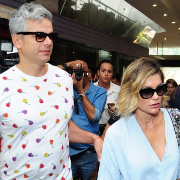 Otaviano Costa e Flávia Alessndra deram o último adeus a Jorge Fernando