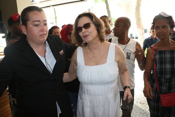 Louise Cardoso velou corpo de Jorge Fernando em teatro do Rio nesta terça-feira, 29 de outubro de 2019. Ator e diretor morreu aos 64 anos vítima de infarto