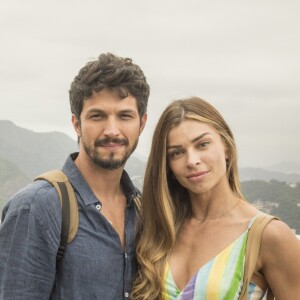 Na novela 'Bom Sucesso', Alberto (Antonio Fagundes) descobre namoro de Paloma (Grazi Massafera) e Marcos (Romulo Estrela) pela web