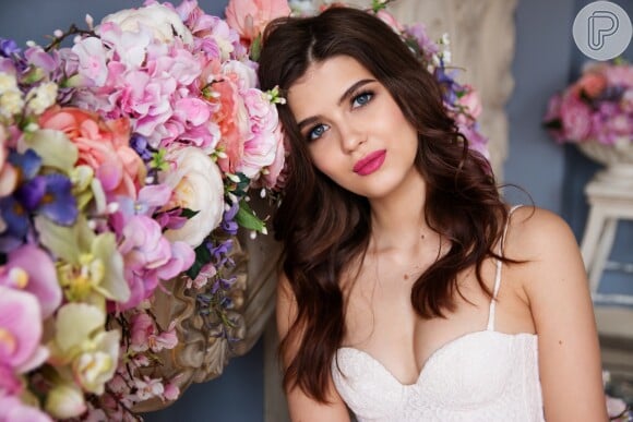 Maquiagem para casamento e noiva: tons de rosa, como esse batom pink, são indicados para noivas que querem trazer cor para a make do grande dia
