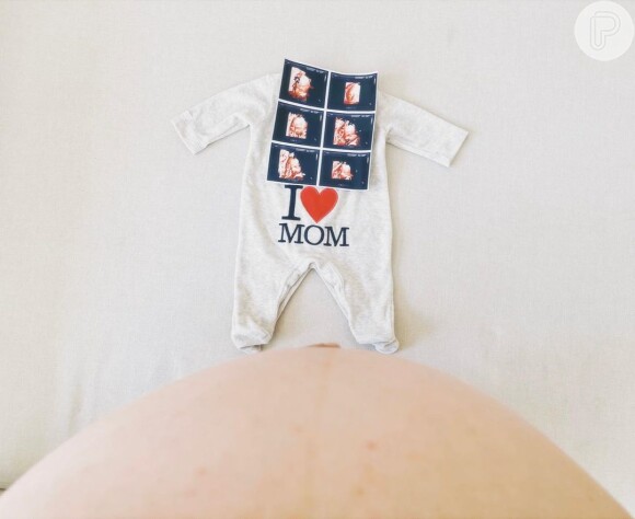 Marília Mendonça mostra ultrassonografia e barrigão da primeira gravidez