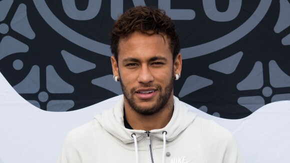 Modelo elogia Neymar em foto após rumor de affair com jogador. Veja!