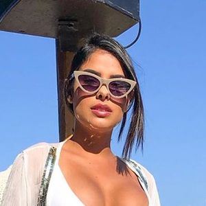 Ex-BBB Munik Nunes mostrou o shape sequinho após fazer lipoaspiração