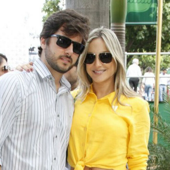 Marido de Claudia Leitte, o empresário Marcio Pedreira já apareceu em vídeo dançando com a filha, Bela, nos braços
