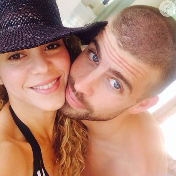 Grávida do segundo filho com Piqué, Shakira comemorou a chegada do herdeiro no Twitter: 'Família aumentando'