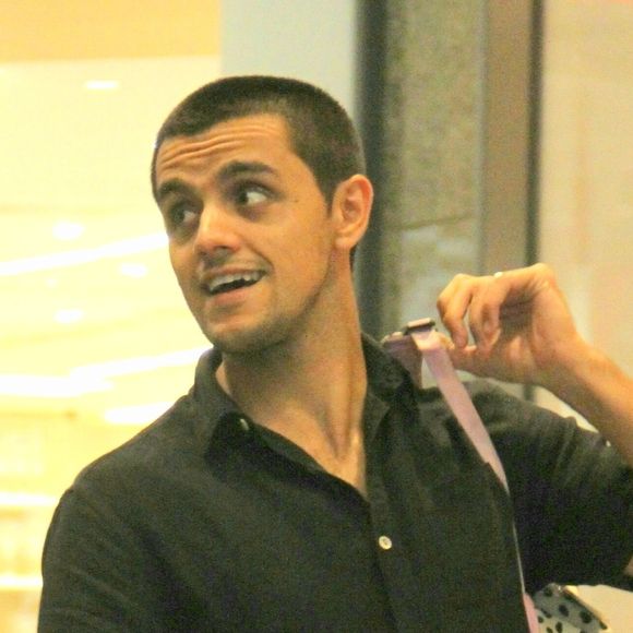 Felipe Simas vai atuar na novela das sete 'Salve-se Quem Puder', com estreia prevista para janeiro de 2020