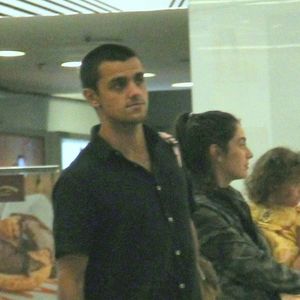 Felipe Simas e Mariana Uhlmann são pais de duas crianças e esperam o terceiro filho