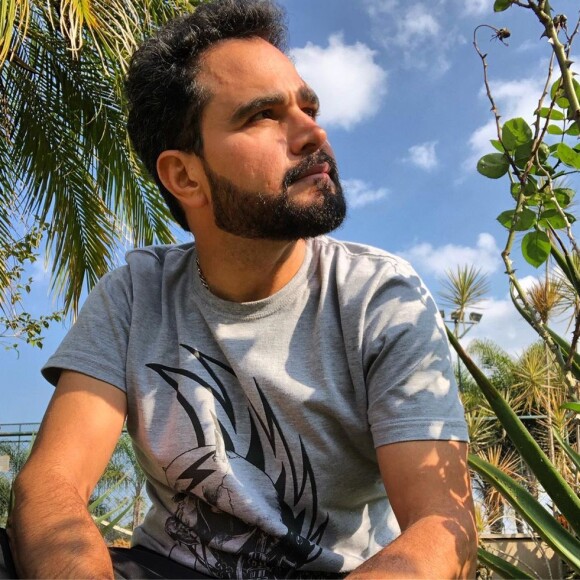 Luciano Camargo chama atenção ao mostrar foto da casa nesta terça-feira, dia 12 de novembro de 2019