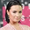 Demi Lovato deixa time das solteiras e assume novo compromisso