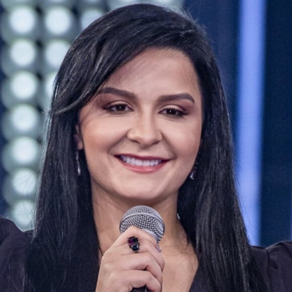 Maraisa, da dupla com Maiara, mostrou estilo com cropped de grife