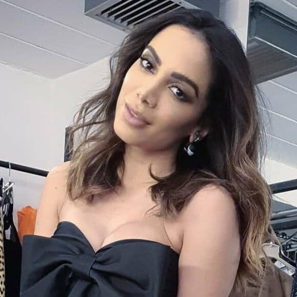 Novo romance de Anitta, Caio Cabral monta árvore de Natal na casa da cantora, em 17 de novembro de 2019