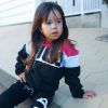 Alícia, de 4 anos, adora posar fazendo carão em fotos no Instagram