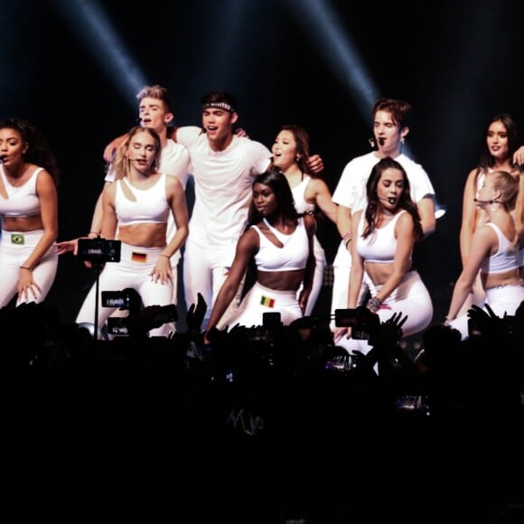 A banda 'Now United' se apresentou em São Paulo: o grupo é formado por quatorze integrantes de nacionalidades diferentes