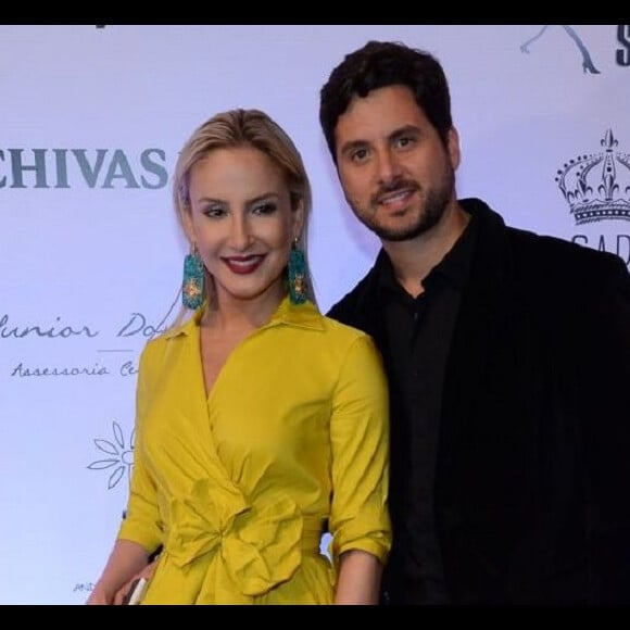 Bella sorridente! Filha de Claudia Leitte, aos 3 meses, encanta a mãe em vídeo