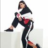 Foto de Bruna Marquezine rouba a cena por pose com look sportwear em fotos publicadas nesta quinta-feira, dia 28 de novembro de 2019