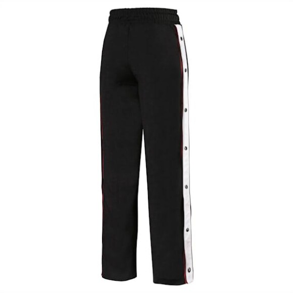 Bruna Marquezine usa calça com faixa e botões na lateral nesta quinta-feira, dia 28 de novembro de 2019