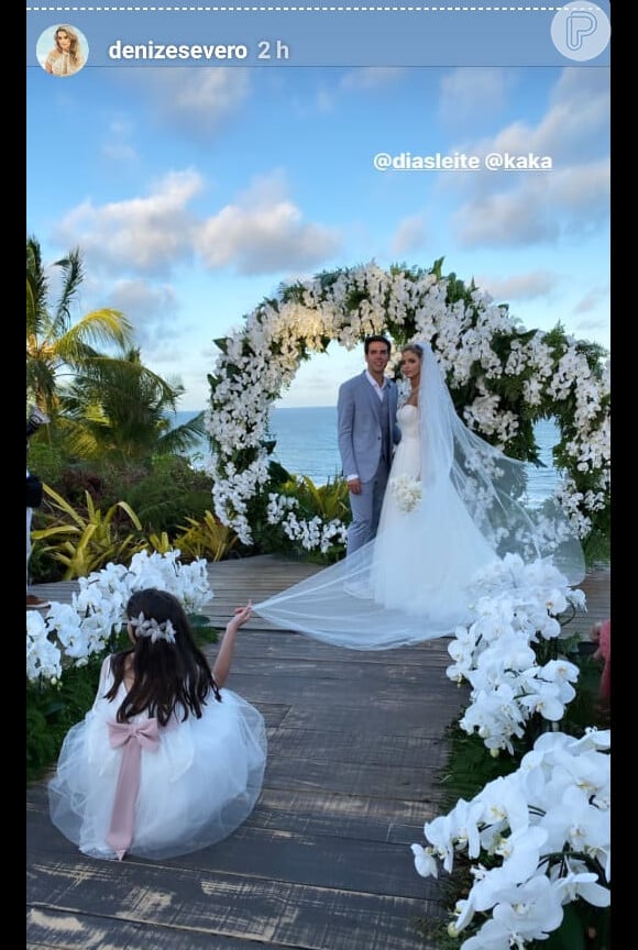 Carol Dias e Kaká posam após casamento
