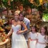 Carol Dias usou um modelo White Hall no casamento com Kaká em resort na Bahia