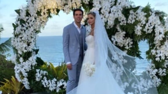 Carol Dias escolhe vestido de noiva princesa em casamento com Kaká. Aos detalhes