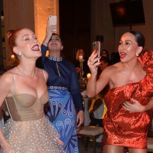 Marina Ruy Barbosa se divertiu com show de Vanessa da Mata durante evento da grife Vivara