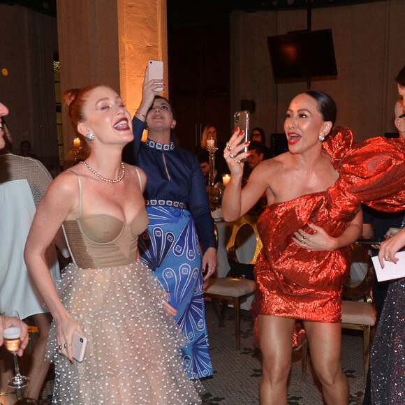 Marina Ruy Barbosa se divertiu com show de Vanessa da Mata durante evento da grife Vivara