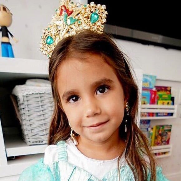 Filha de Deborah Secco, Maria Flor vai ganhar festa de aniversário neste final de semana com a presença de Patati e Patatá