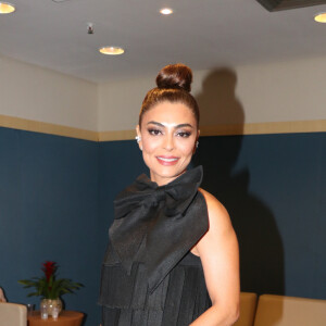 Juliana Paes elegeu um look Balmain para o Troféu da AIB
