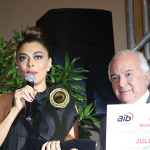 Juliana Paes discursa ao receber troféu de Melhor Atriz