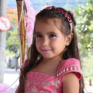 Filha de Deborah Secco e Hugo Moura, Maria Flor comemora 4 anos com festa