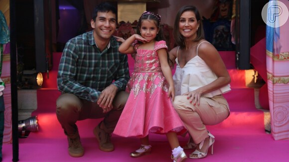Deborah Secco e Hugo Moura celebram os 4 anos de Maria Flor com festa, em 7 de dezembro de 2019