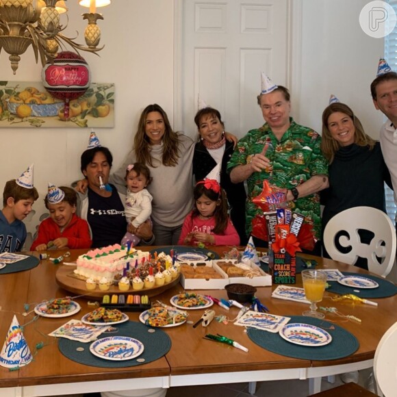 Silvio Santos apareceu em vários momentos com a família em fotos postadas pela filha Patricia Abravanel