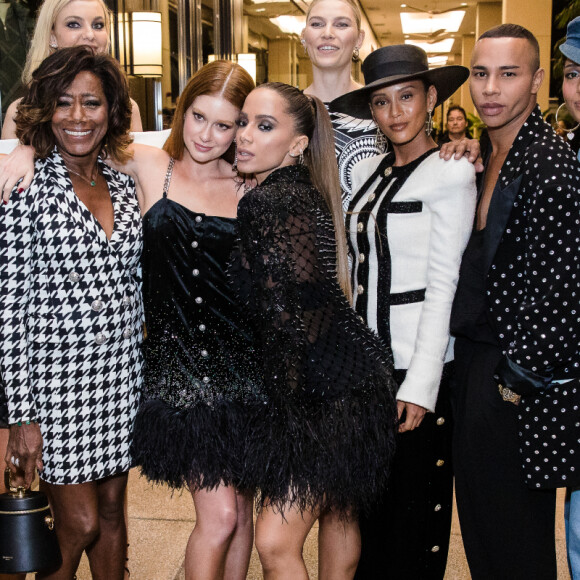 Anitta se reuniu com time poderoso de famosas em festa da Balmain, em São Paulo, em agosto de 2019