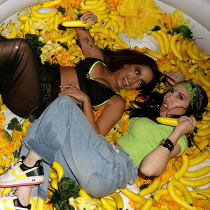 Anitta se jogou em banheira de bananas em evento promovido pela Spotify para celebrar o álbum 'Kisses' em Miami, nos Estados Unidos, em junho de 2019