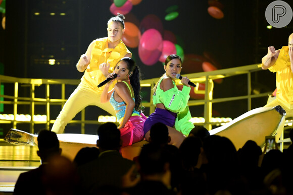 Anitta e a cantora Becky G fizeram performance de 'Banana' durante o Billboard Latin Music Awards em Las Vegas, nos Estados Unidos, em junho de 2019