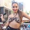 Anitta arrastou multidão vestida de Bebel, prostituta interpretada por Camila Pitanga na novela 'Paraíso Tropical', no Bloco das Poderosas, em março de 2019