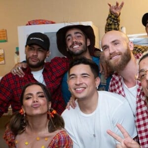 Anitta promoveu festa junina em mansão com Pedro Scooby e ex-affairs Neymar e Gabriel Medina em junho de 2019